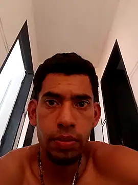 Snapshot of Negritohot2828 chatting on 10-17-25, 04:31 Negritohot2828 online show from 10-17-25, 04:31