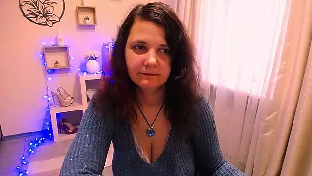 Snapshot of TwoBigSuns chatting on 07-10-26, 07:23 TwoBigSuns online show from 07-10-26, 07:23