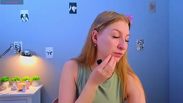 LorettaGladman online show from 11-20-25, 04:12