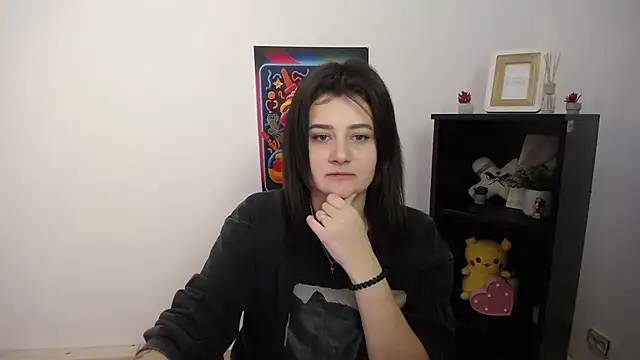 Katrin kiss  online show from 10-17-25, 12:30