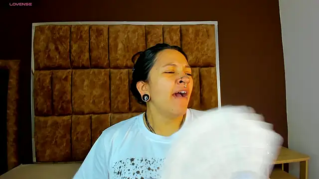 Snapshot of Kitty_ravee chatting on 09-15-25, 07:36 Kitty ravee online show from 09-15-25, 07:36