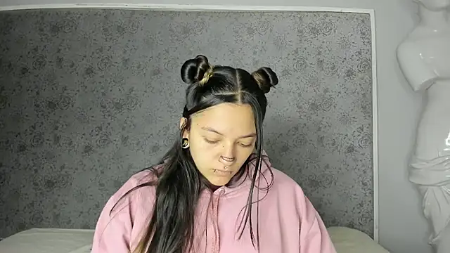 Snapshot of Kitty_ravee chatting on 10-13-25, 04:01 Kitty ravee online show from 10-13-25, 04:01