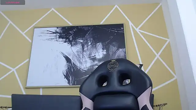 Snapshot of olivia_russo_ chatting on 12-16-25, 08:03 olivia russo online show from 12-16-25, 08:03