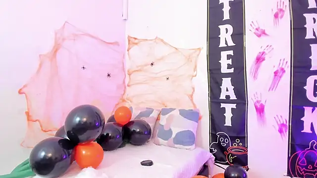 yunna7 online show from 10-28-25, 11:36