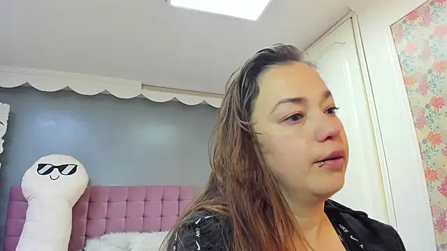 Tammy parker  online show from 11-04-25, 09:08