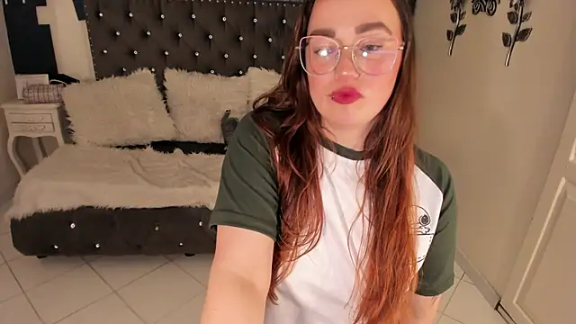 Tammy parker  online show from 12-17-25, 05:35