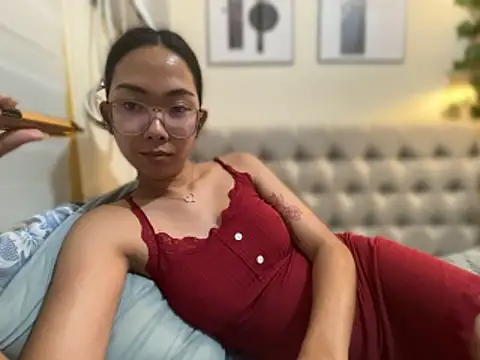 Snapshot of Sluttgwen69 chatting on 04-29-26, 03:27 Sluttgwen69 online show from 04-29-26, 03:27
