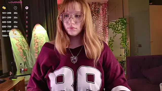 Snapshot of Morvelyn chatting on 02-23-26, 08:06 Morvelyn online show from 02-23-26, 08:06