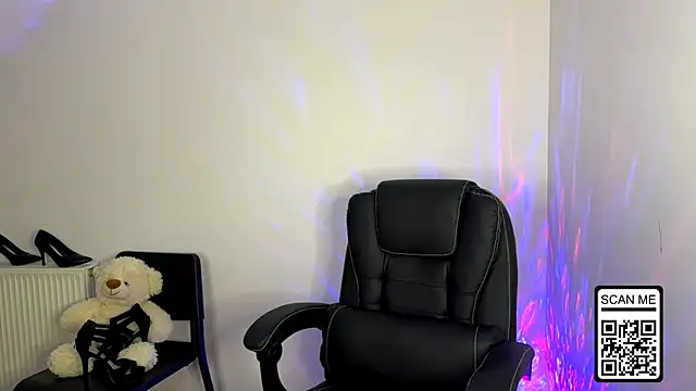 Snapshot of Ruthless_111 chatting on 10-28-25, 07:27 Ruthless 111 online show from 10-28-25, 07:27