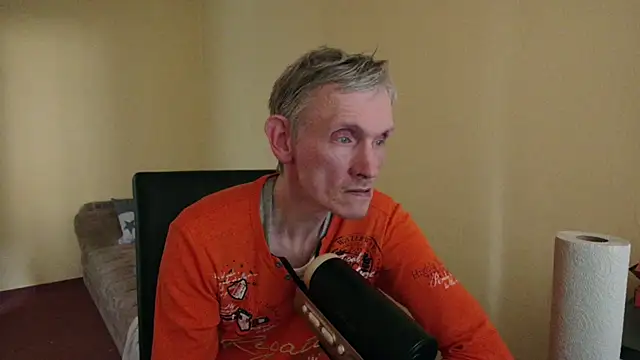 Snapshot of k74robert chatting on 02-10-26, 01:04 k74robert online show from 02-10-26, 01:04