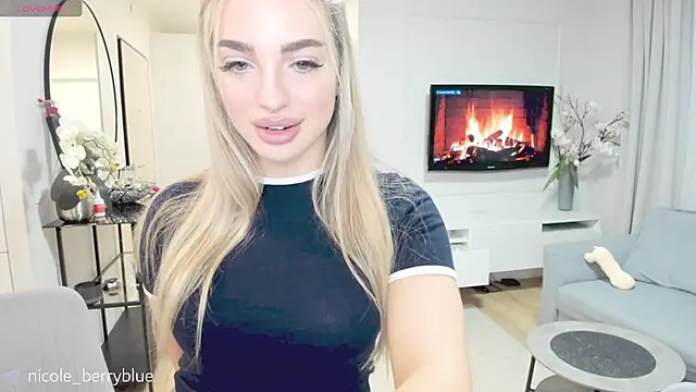 nicole blueberry online show from 10-26-25, 10:15