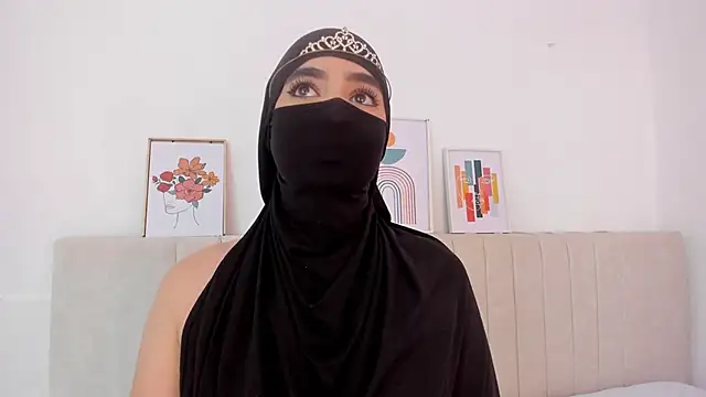 Snapshot of nayiraa_ chatting on 02-06-26, 02:05 nayiraa online show from 02-06-26, 02:05