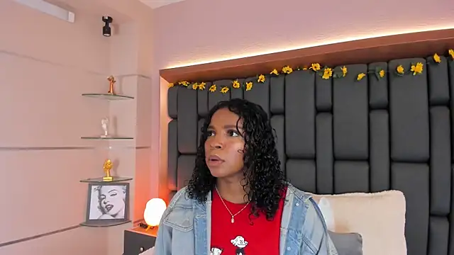 LisaMendez online show from 11-27-25, 03:52