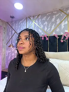 Snapshot of LisaMendez chatting on 05-17-26, 04:10 LisaMendez online show from 05-17-26, 04:10
