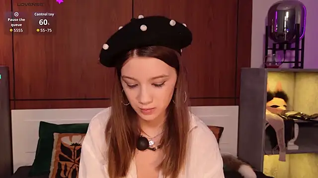 Alison kisss online show from 04-21-26, 01:53