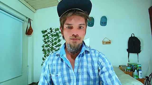 Snapshot of Gold_Loyal77 chatting on 02-10-26, 07:12 Gold Loyal77 online show from 02-10-26, 07:12