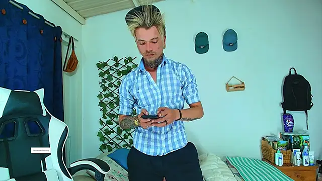 Snapshot of Gold_Loyal77 chatting on 02-25-26, 06:01 Gold Loyal77 online show from 02-25-26, 06:01