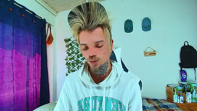 Snapshot of Gold_Loyal77 chatting on 02-26-26, 03:11 Gold Loyal77 online show from 02-26-26, 03:11