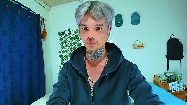 Snapshot of Gold_Loyal77 chatting on 03-03-26, 01:01 Gold Loyal77 online show from 03-03-26, 01:01