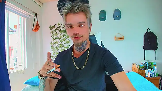 Snapshot of Gold_Loyal77 chatting on 03-03-26, 03:51 Gold Loyal77 online show from 03-03-26, 03:51