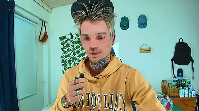 Snapshot of Gold_Loyal77 chatting on 03-08-26, 11:30 Gold Loyal77 online show from 03-08-26, 11:30