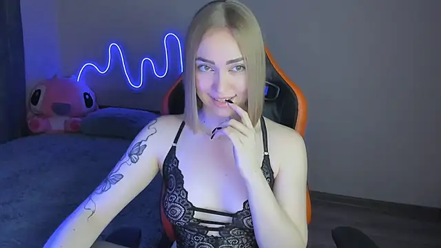 LaraKrein lk online show from 11-13-25, 02:38