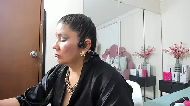 kiraGeiner online show from 01-17-26, 08:01