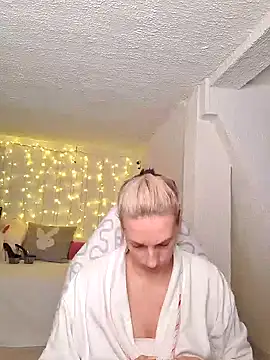 Snapshot of SexyJulia21 chatting on 12-14-24, 11:50 SexyJulia21 online show from 12-14-24, 11:50