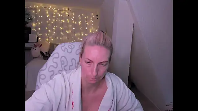 Snapshot of SexyJulia21 chatting on 12-14-24, 05:47 SexyJulia21 online show from 12-14-24, 05:47