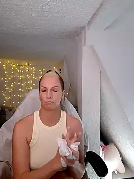 Snapshot of SexyJulia21 chatting on 03-06-25, 10:20 SexyJulia21 online show from 03-06-25, 10:20