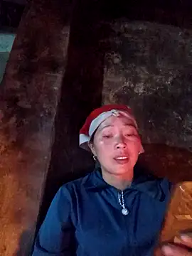 Snapshot of Bianly chatting on 11-28-25, 11:57 Bianly online show from 11-28-25, 11:57