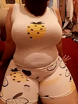 Snapshot of mayakhalyfaa chatting on 10-08-25, 10:51 mayakhalyfaa online show from 10-08-25, 10:51