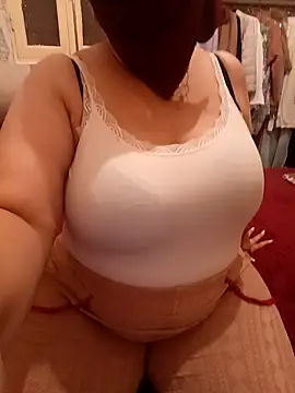 Snapshot of mayakhalyfaa chatting on 10-13-25, 07:36 mayakhalyfaa online show from 10-13-25, 07:36