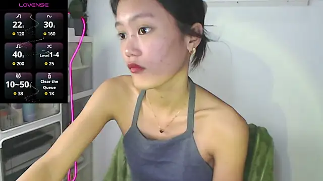 Snapshot of skinny_gracie chatting on 05-21-26, 08:27 skinny gracie online show from 05-21-26, 08:27