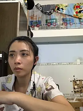 Snapshot of Minee1202 chatting on 10-17-25, 12:47 Minee1202 online show from 10-17-25, 12:47