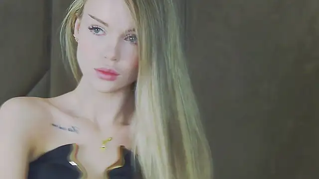 Snapshot of MarilynNova chatting on 04-28-26, 04:28 MarilynNova online show from 04-28-26, 04:28
