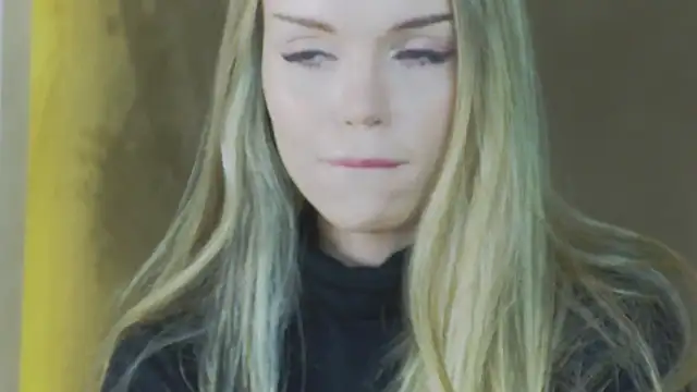 Snapshot of MarilynNova chatting on 04-29-26, 04:27 MarilynNova online show from 04-29-26, 04:27
