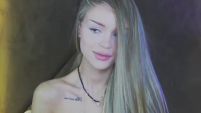 Snapshot of MarilynNova chatting on 05-10-26, 04:17 MarilynNova online show from 05-10-26, 04:17