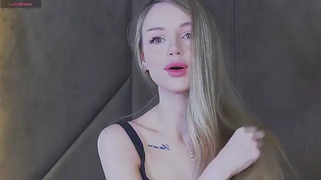 Snapshot of MarilynNova chatting on 06-05-26, 05:36 MarilynNova online show from 06-05-26, 05:36