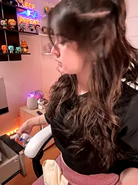 Snapshot of Sharon_07 chatting on 10-20-25, 11:38 Sharon 07 online show from 10-20-25, 11:38