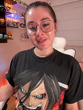 Snapshot of Sharon_07 chatting on 10-22-25, 12:00 Sharon 07 online show from 10-22-25, 12:00