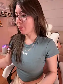 Snapshot of Sharon_07 chatting on 10-24-25, 11:23 Sharon 07 online show from 10-24-25, 11:23