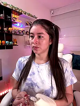 Snapshot of Sharon_07 chatting on 12-13-25, 11:32 Sharon 07 online show from 12-13-25, 11:32