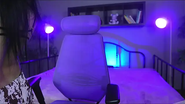 Emma and Issac online show from 09-24-25, 03:54