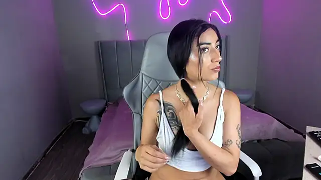 Emma and Issac online show from 02-25-26, 09:13