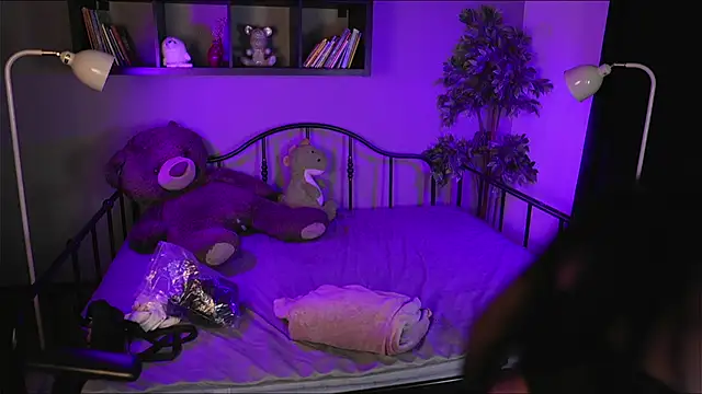 Emma and Issac online show from 03-08-26, 02:04