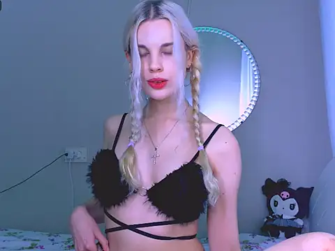 Snapshot of carmen_crybaby chatting on 10-13-25, 04:40 carmen crybaby online show from 10-13-25, 04:40