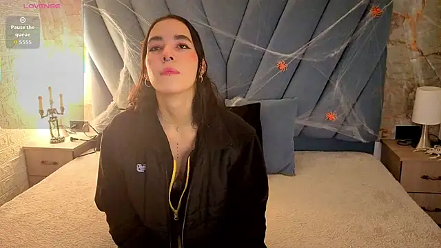 Snapshot of violett__golden chatting on 10-14-25, 11:22 violett  golden online show from 10-14-25, 11:22