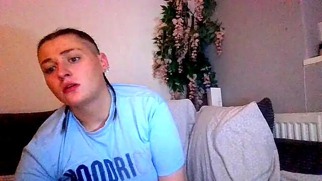 Snapshot of MARRIED-MAN-FETISH chatting on 12-20-25, 07:32 MARRIED-MAN-FETISH online show from 12-20-25, 07:32