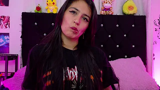 Snapshot of queen_smiley chatting on 10-14-25, 03:51 queen smiley online show from 10-14-25, 03:51